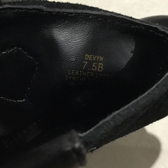 LAUREN RALPH LAUREN ••• Heeled Leather Ankle Boots - Picture 5 of 6